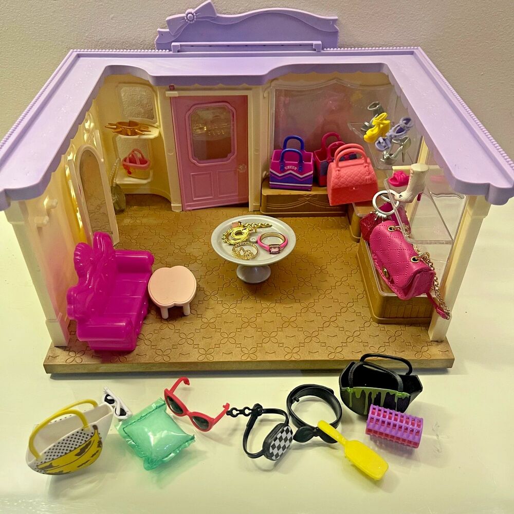 Calico Critters Sylvanian Boutique Shop Fashion Mini Dollhouse Toy